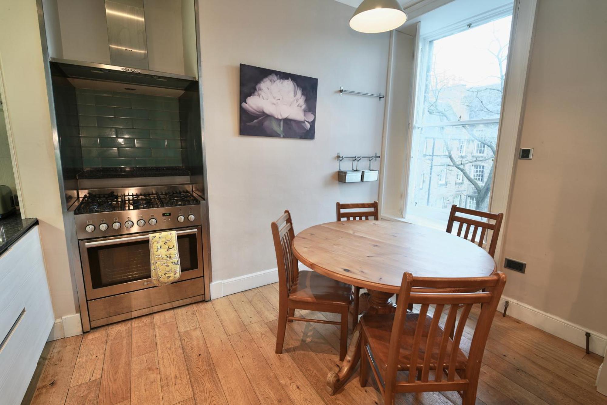 Spacious 2 Bed Apt Next To Royal Mile & Waverley Эдинбург Экстерьер фото