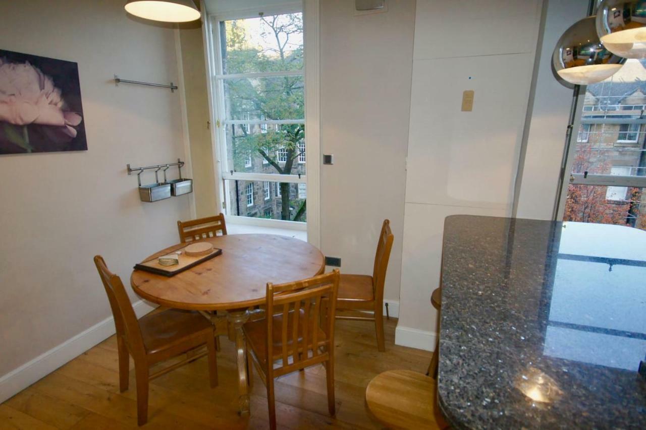 Spacious 2 Bed Apt Next To Royal Mile & Waverley Эдинбург Экстерьер фото